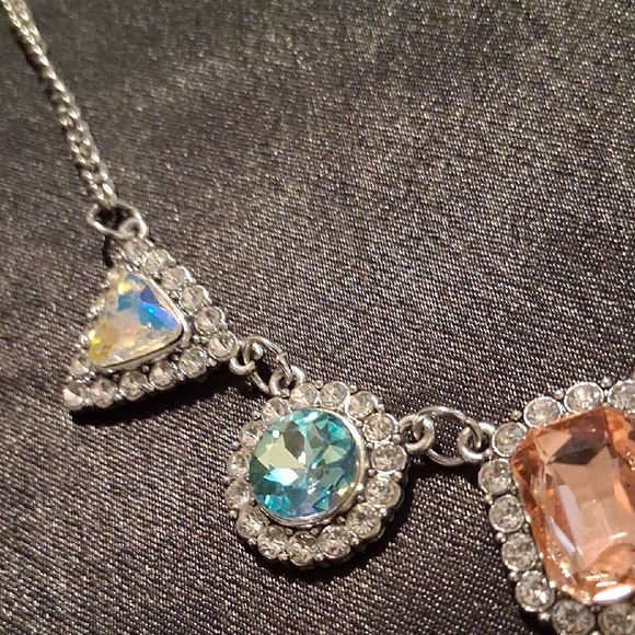 Paparazzi Party Ave.Silver Necklace with Blue and Peach Irradecent Crystals. 22 - Picture 8 of 9